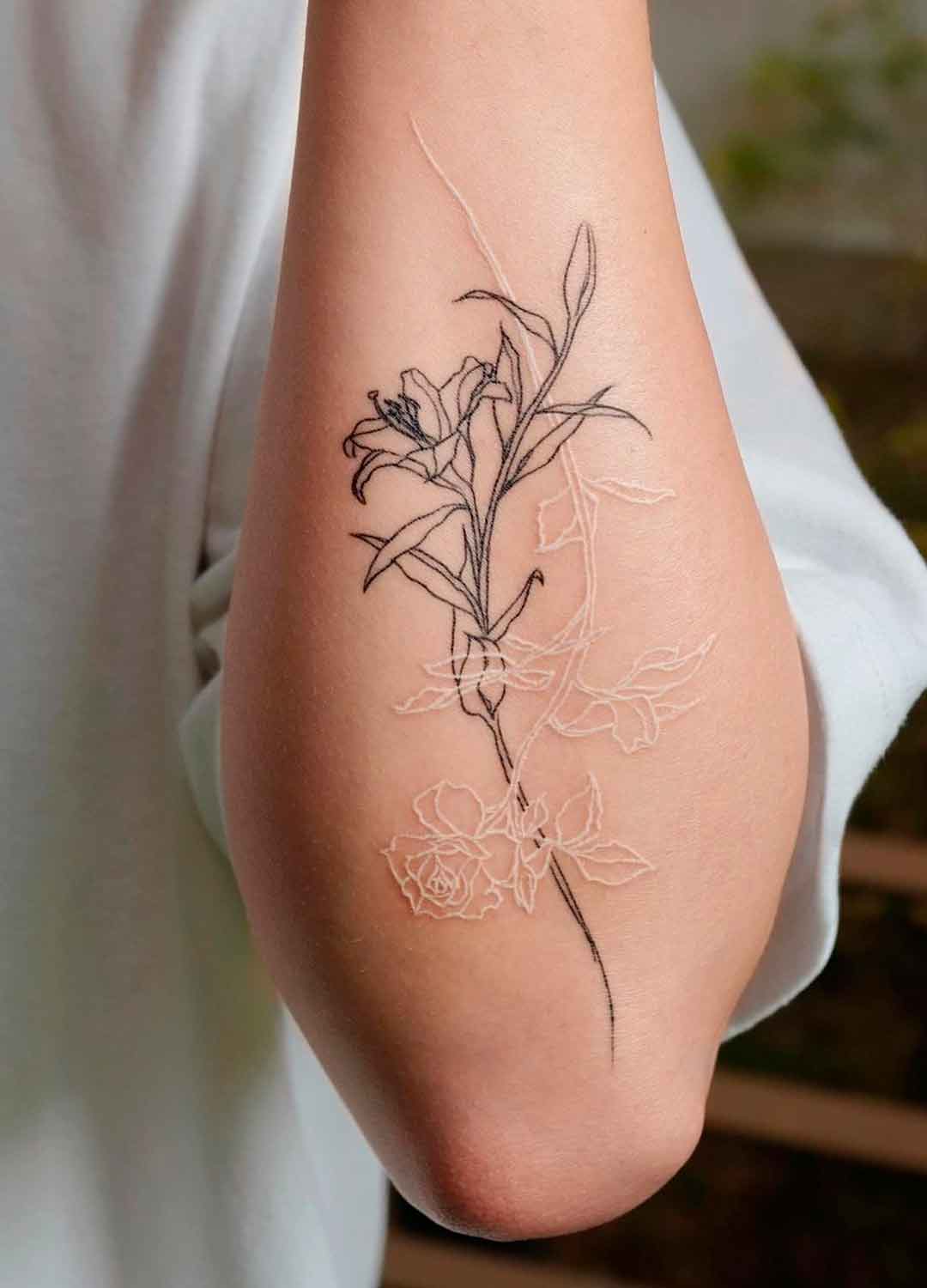 tatouage encre blanche femme 02
