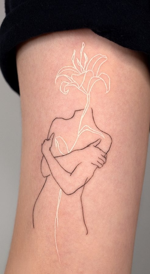 tatouage encre blanche femme 05