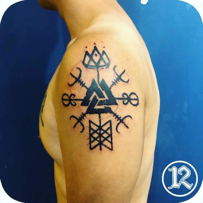 Tatouages du Valknut, symbole nordique : Significations et dessins les plus populaires