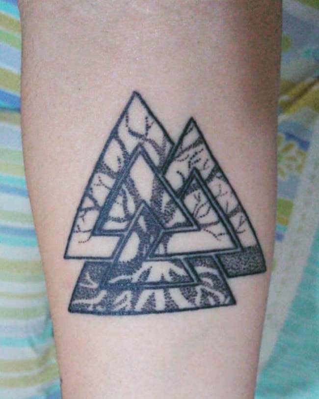 tattoo valknut 152