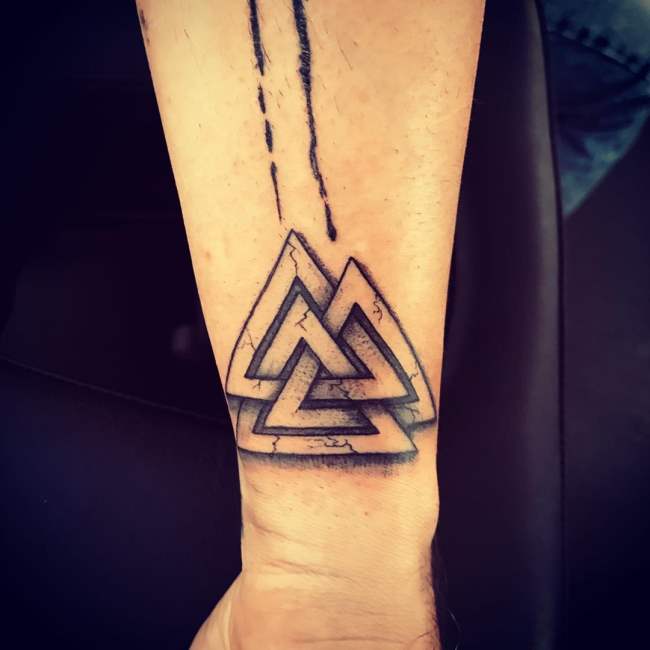 tattoo valknut 16