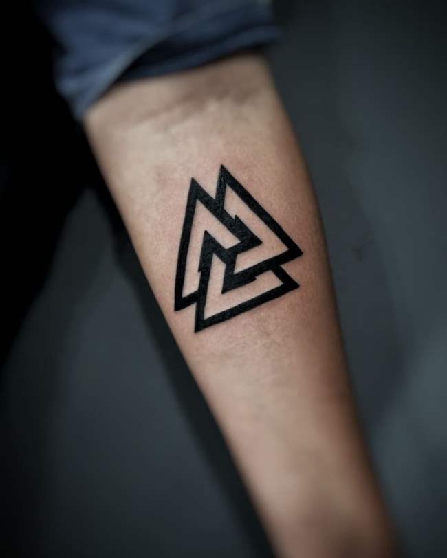 tattoo valknut 186