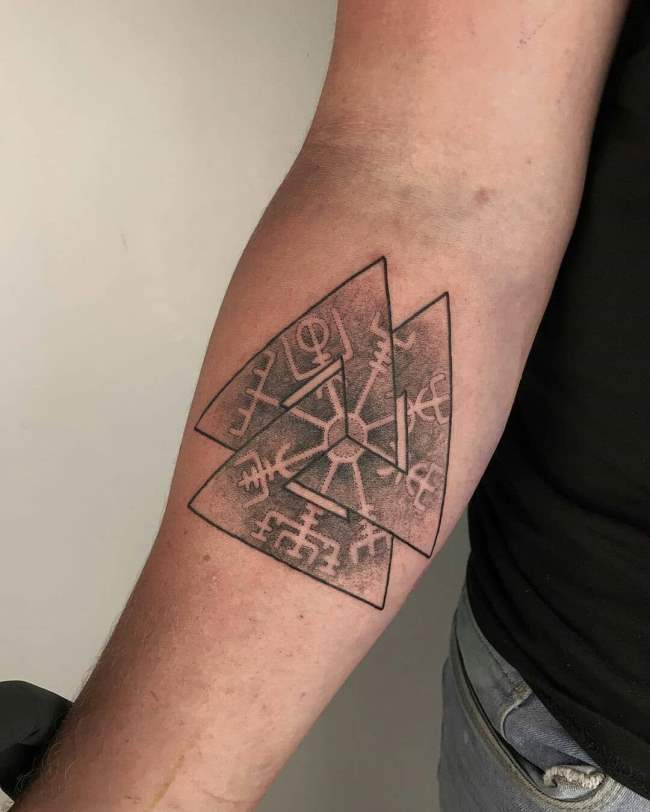 tattoo valknut 252