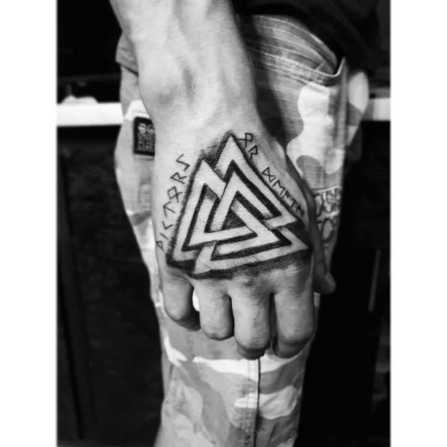 tattoo valknut 64