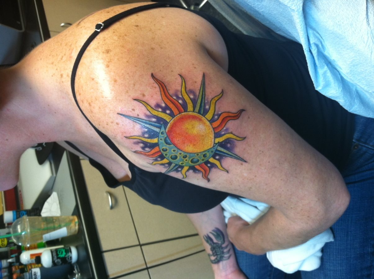 50 Tatouages de soleil d