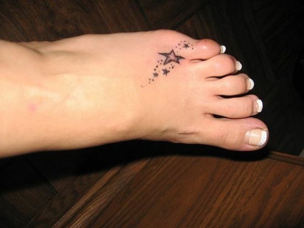 tatuaggio piede disegno 100