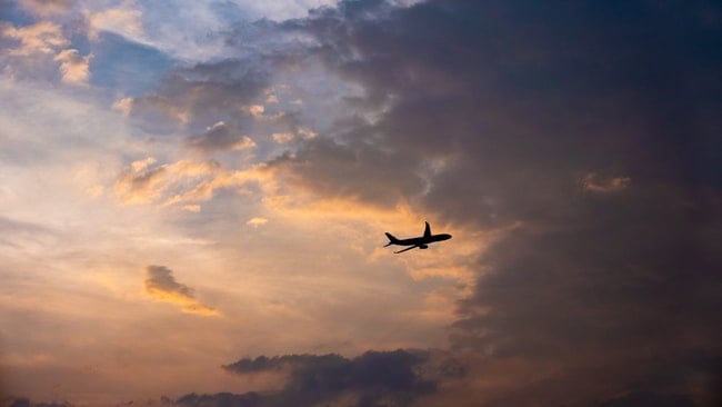 Che cosa significa sognare un aereo che precipita?