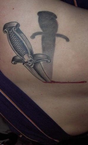 tatuaggio coltello 524