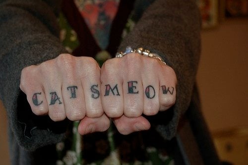 tatuaggio dito articolazione 544