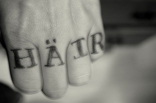 tatuaggio dito articolazione 555