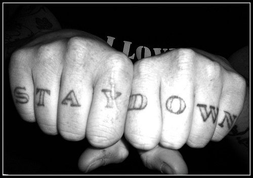 tatuaggio dito articolazione 556