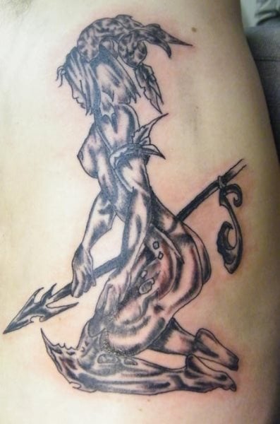 tatuaggio fianco 556