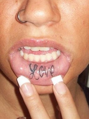 61 Tatuaggi intrepidi per il labbro inferiore