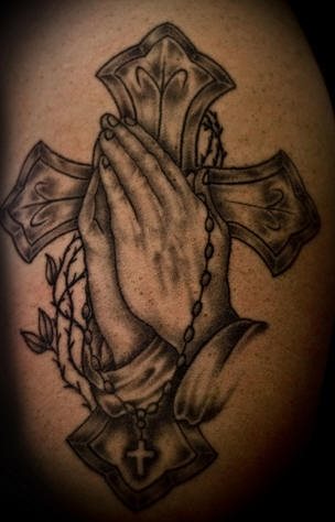 tatuaggio mani preghiere 1003