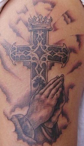 tatuaggio mani preghiere 1008