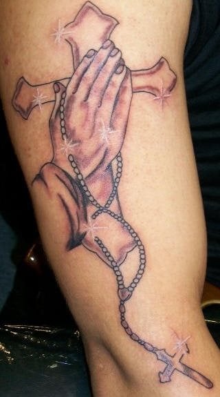 tatuaggio mani preghiere 1009