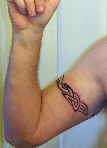 tatuaggio nodo fiocco 1066