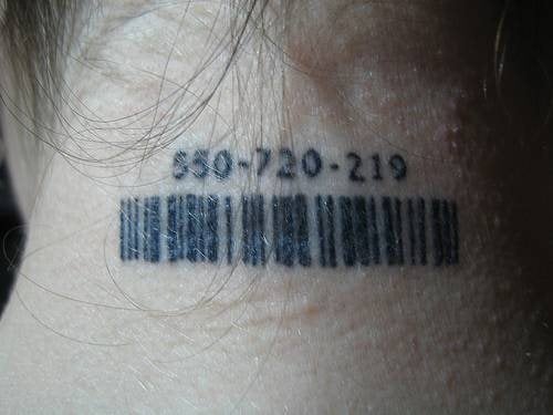 tatuaggio nuca 1042
