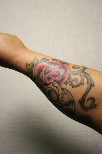 tatuaggio rosa 1020
