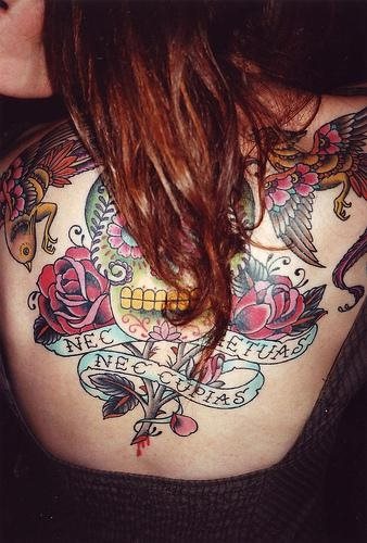 tatuaggio rosa 1050