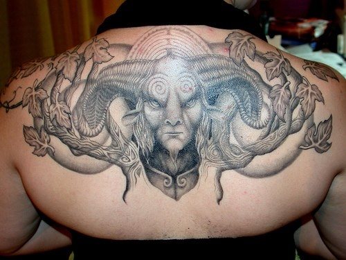 tatuaggio schiena superiore 1007