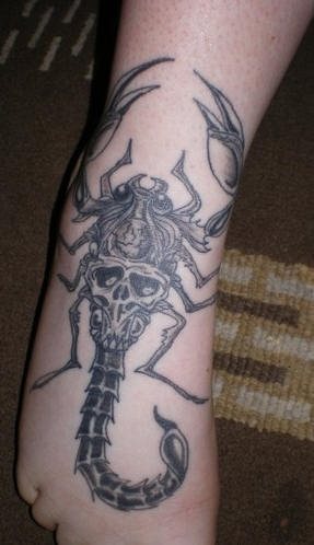 tatuaggio scorpione 1070