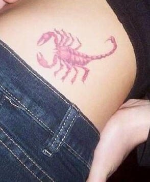 tatuaggio scorpione 1017