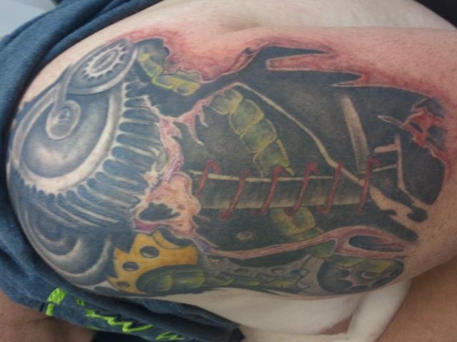 tatuaggio biomeccanico 28