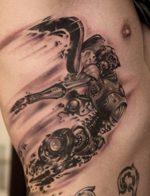 tatuaggio biomeccanico 43