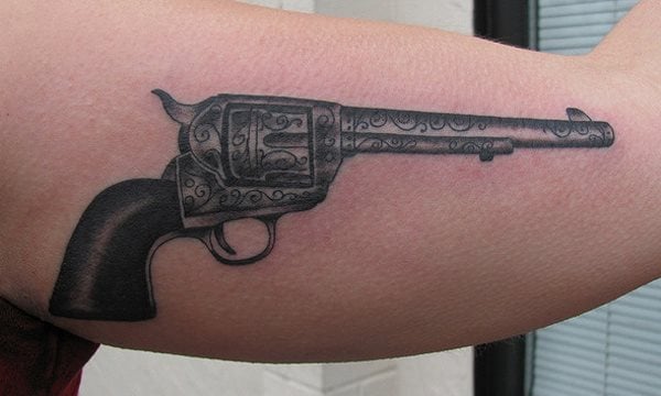tatuaggio pistola 30