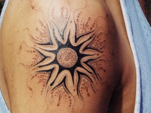 tatuaggio sole 18