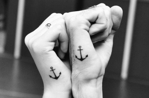 12 tatuaggio anello coppia