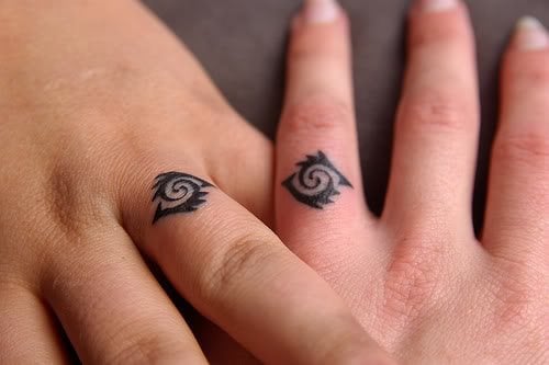 41 tatuaggio anello coppia