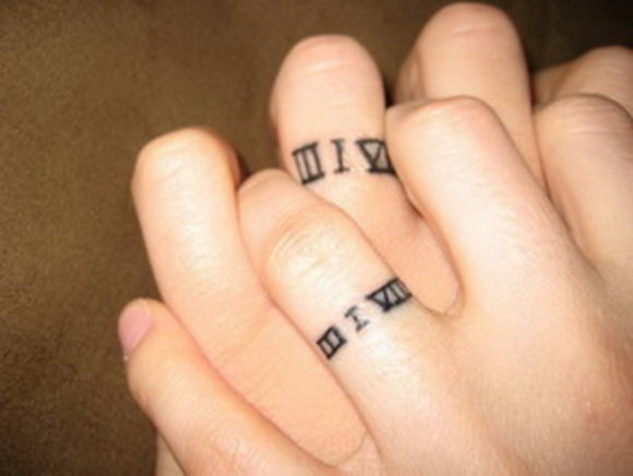 46 tatuaggio anello coppia