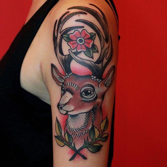 tatuaggio braccio di donna 163