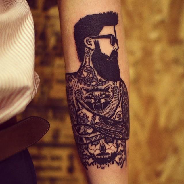 tatuaggio braccio di uomo 117