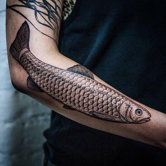 tatuaggio braccio di uomo 127
