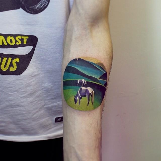 tatuaggio braccio di uomo 131