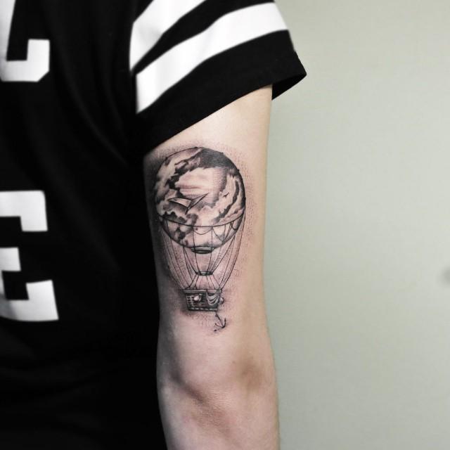tatuaggio braccio di uomo 151