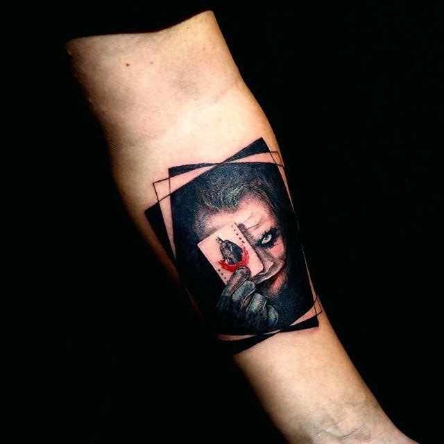 tatuaggio braccio di uomo 165