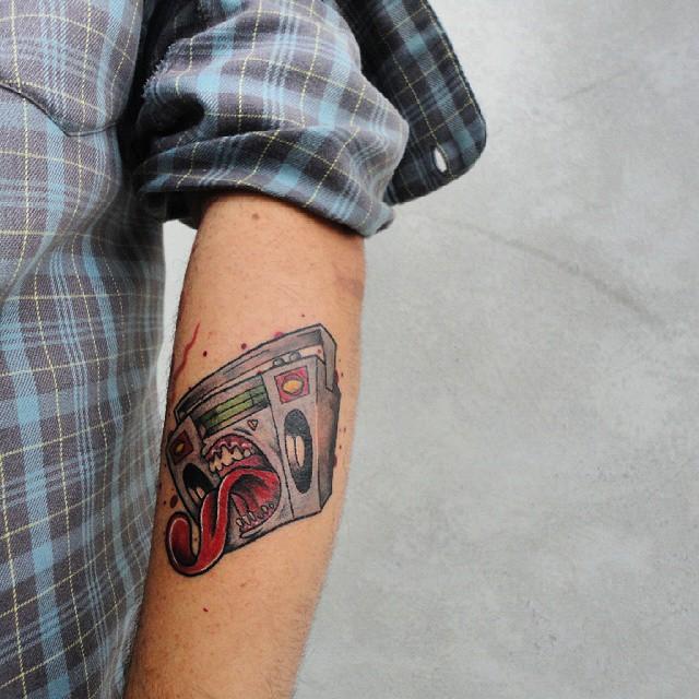 tatuaggio braccio di uomo 171