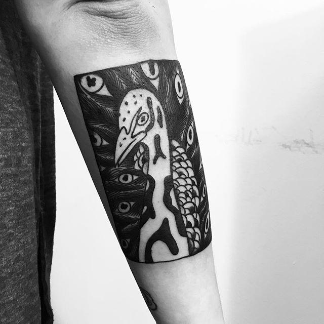 tatuaggio braccio di uomo 203