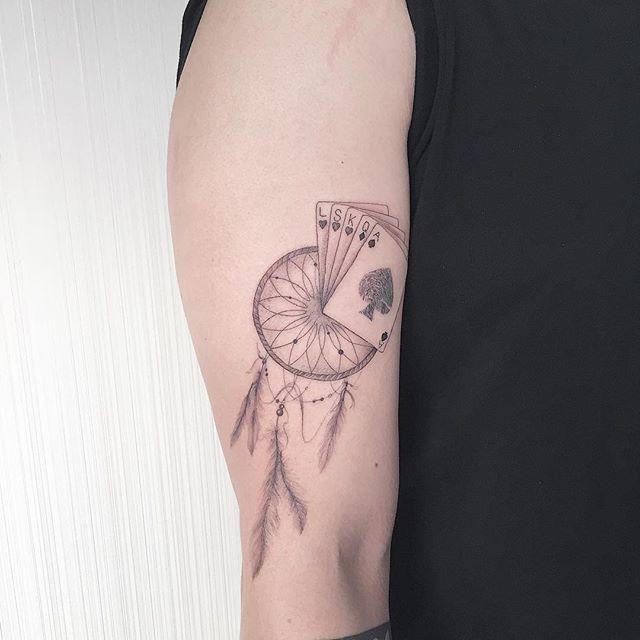 tatuaggio braccio di uomo 209