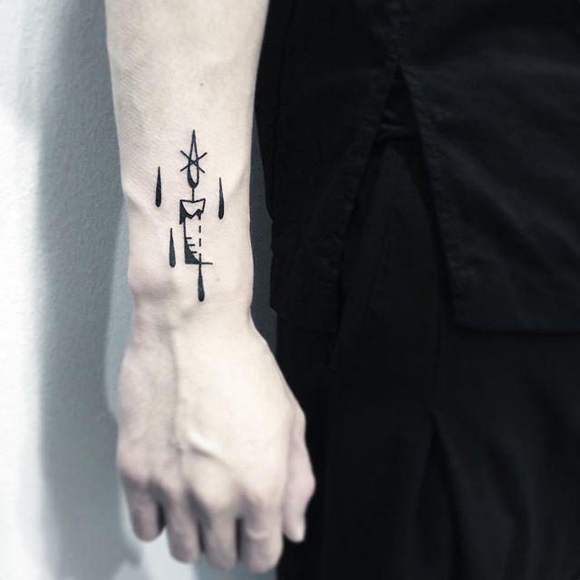 tatuaggio braccio di uomo 71