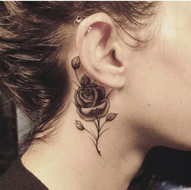 tatuaggio dietro di la orecchio 15