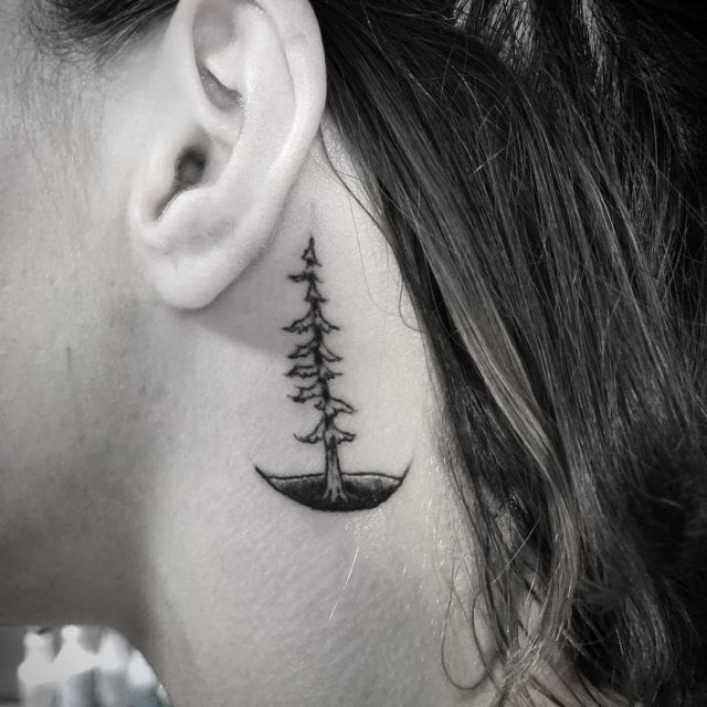tatuaggio dietro di la orecchio 99