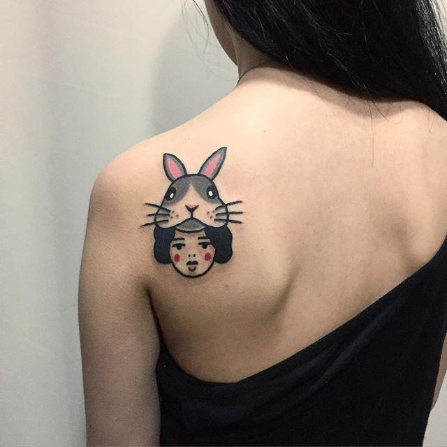 tatuaggio dietro per donna 183