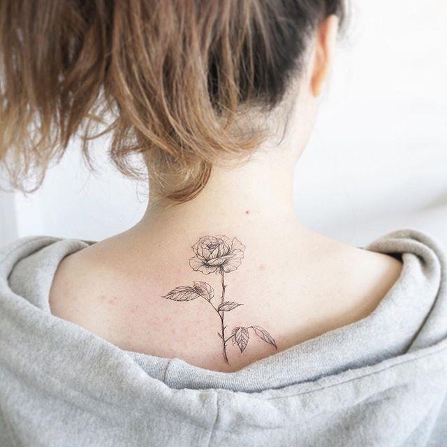 tatuaggio dietro per donna 201
