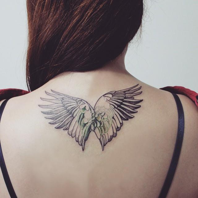 tatuaggio dietro per donna 91