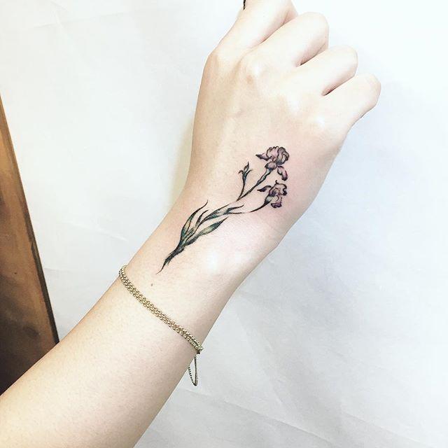 tatuaggio fiore 111